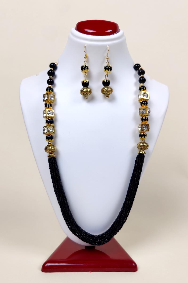 Black Color Neckpiece Pearl Work And Zircon Beaded Chains And With A Pair Of Dangle Earrings Mc252646