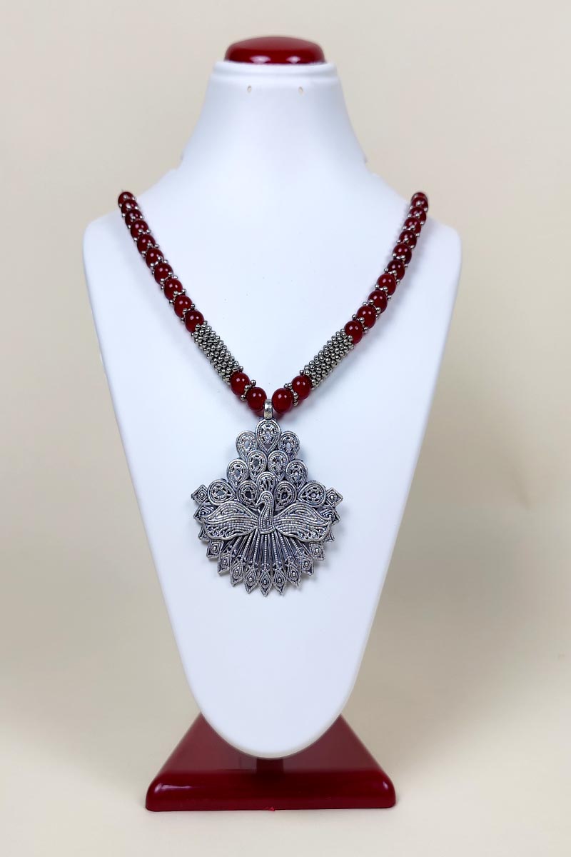 Maroon Color Neckpiece Pearl Oxidise Plated Pendant and Beaded Chains MC252640