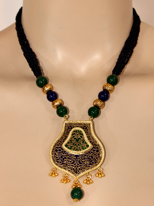 Buy Traditional Thewa Pendant Set 11203 www.maanacreation